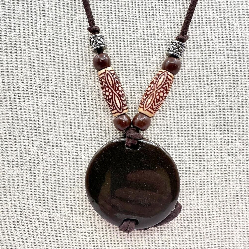 Vintage 90s Boho Etched Beaded Brown Cord Round Resin Pendant Necklace Jewelry